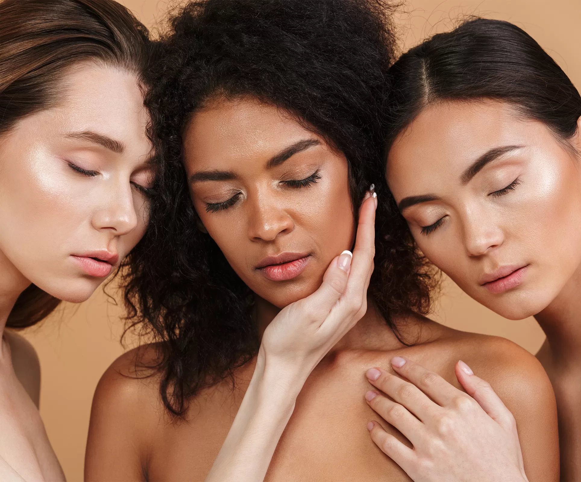 Femmes à la recherche de la santé de la peau